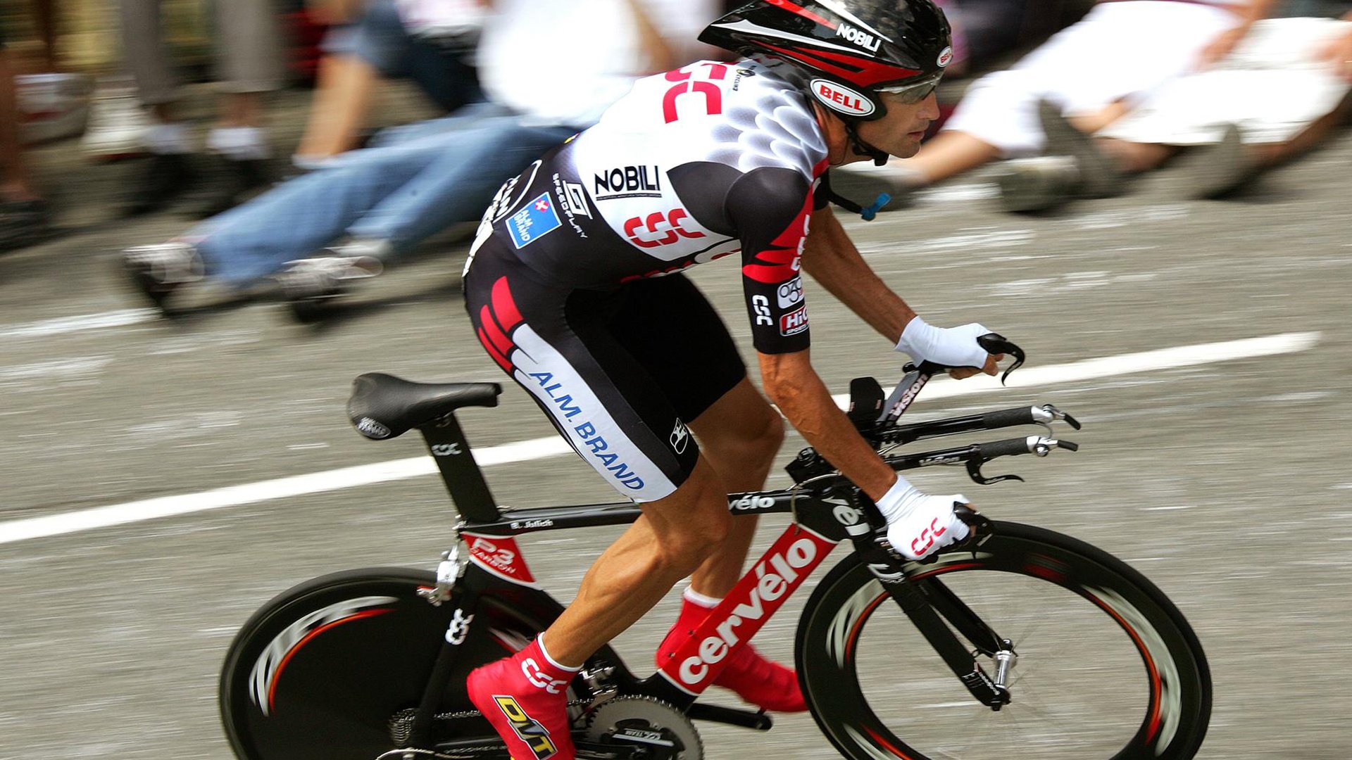 《英雄联盟》巅峰预选火爆启幕，冠军之战一触即发！